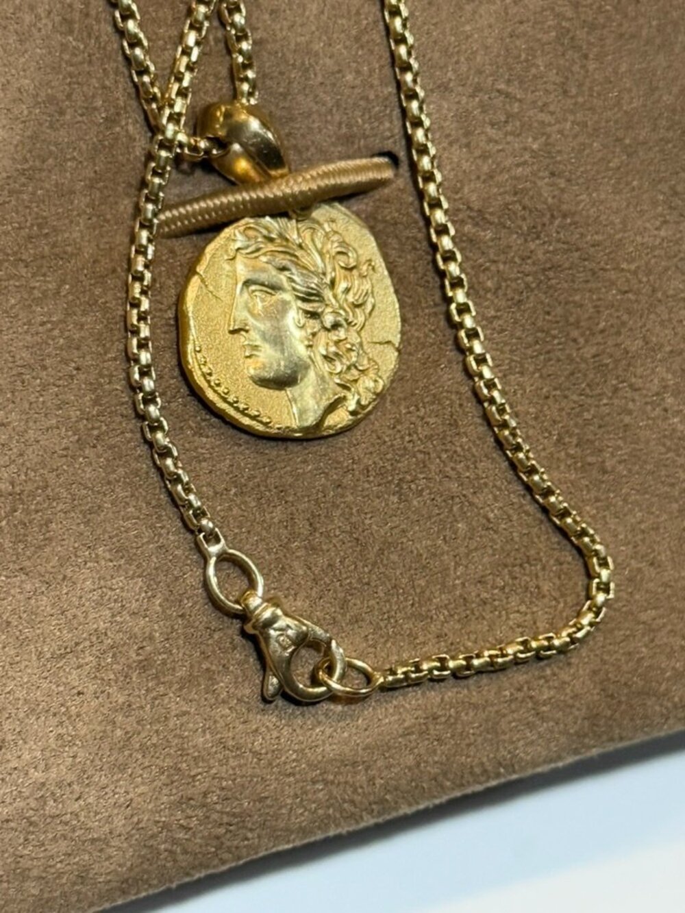 18K Gold David Yurman Virgo Amulet 17mm on 18K Box Chain 22in
